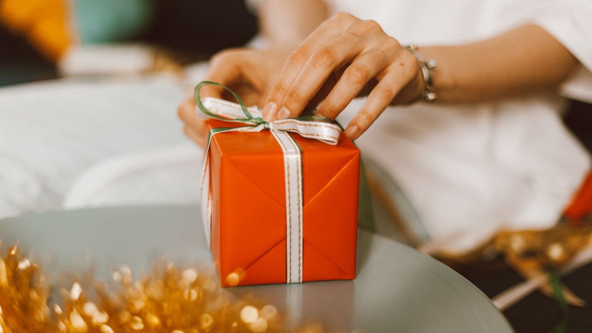 Corporate Christmas Gifts: 31 Creative Ideas + Smart Gifting Tips