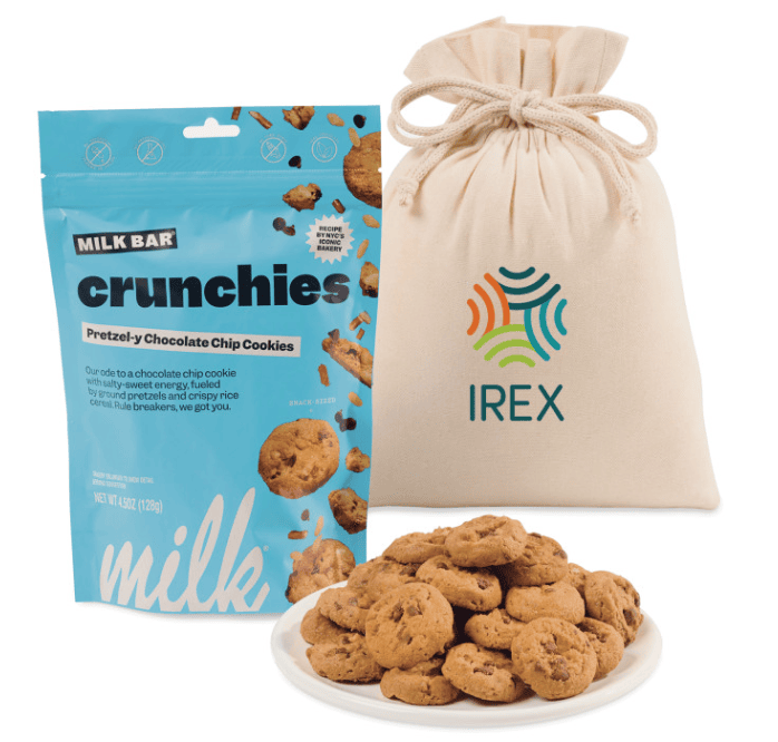 Screenshot of a plate of cookies, a cookie bag and a customized bag.